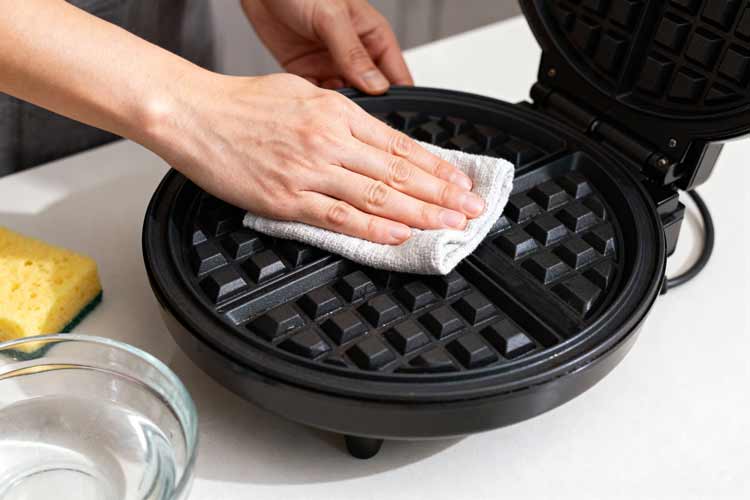 Wafelijzer schoonmaken