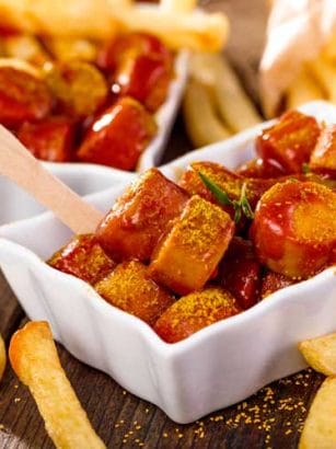 Duitse curryworst bakken