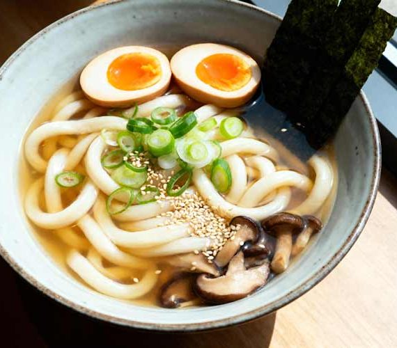 Udon noedels koken