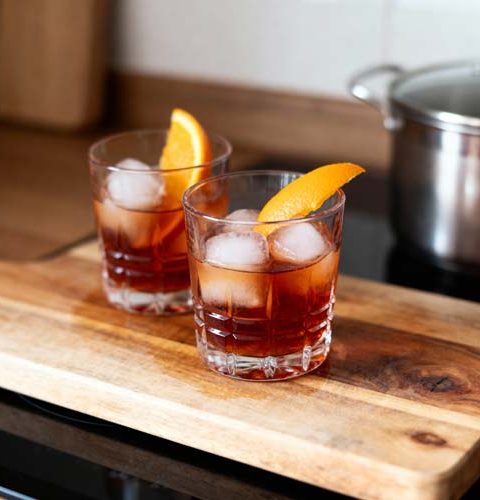 Negroni mocktail maken