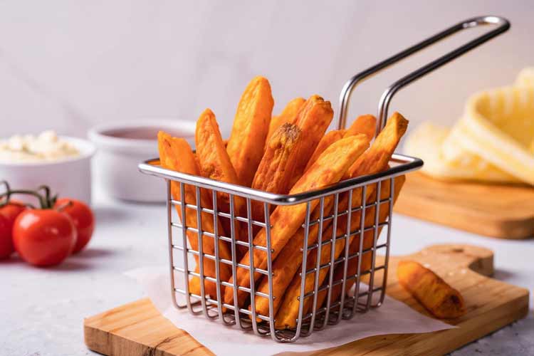 Zoete aardappel friet maken
