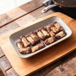 Hoe warme melk met honing maken?