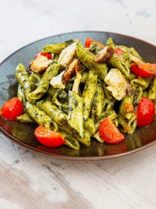 Pasta pesto met kip maken