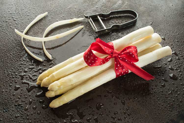 Witte asperges koken