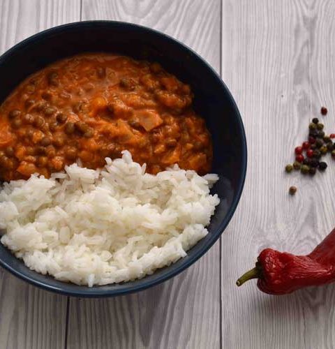 Linzencurry met rijst maken