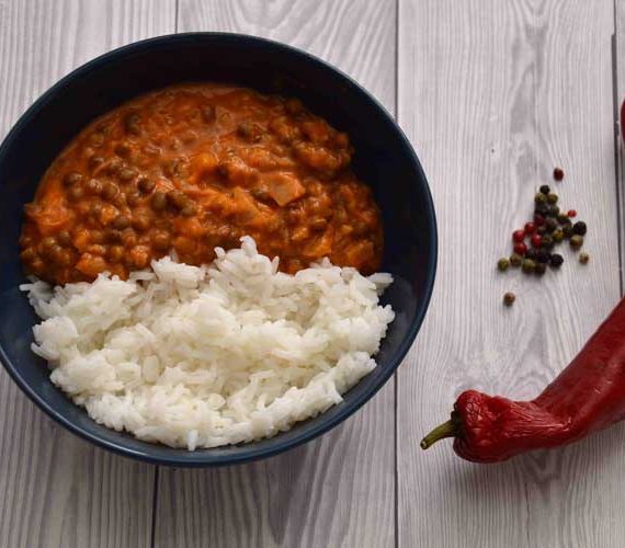 Linzencurry met rijst maken