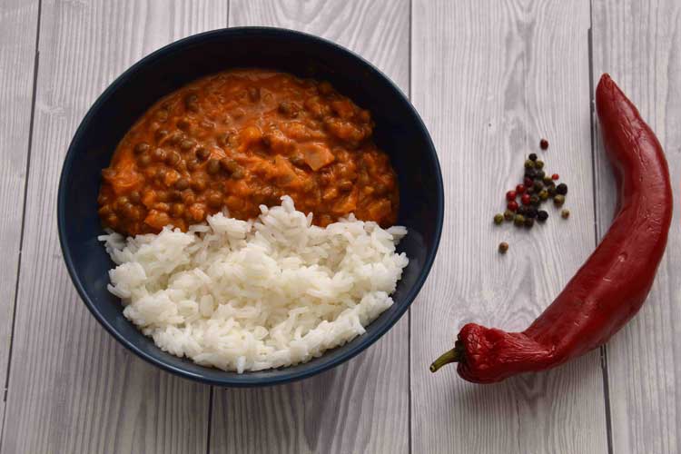 Linzencurry met rijst maken