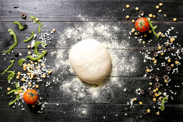 Pizzadeeg maken