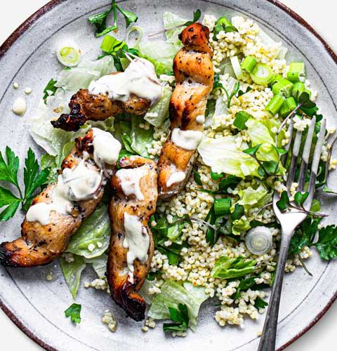 Gegrilde kipspiesjes en groene quinoa-salade maken