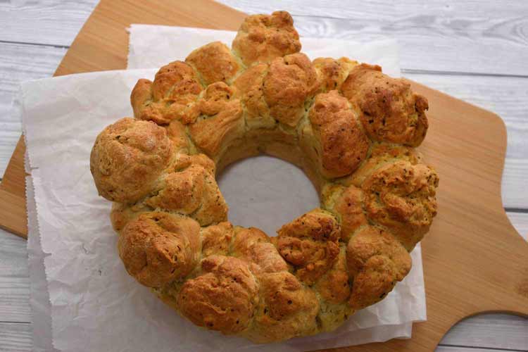 Plukbrood met pesto maken