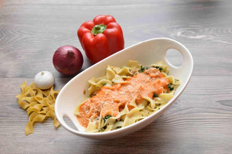 Tagliatelle met paprikasaus maken