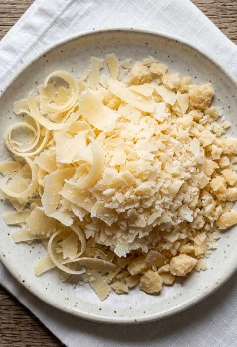 Parmezaanse kaas raspen
