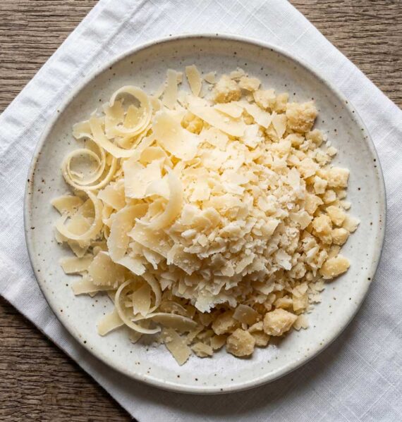 Parmezaanse kaas raspen