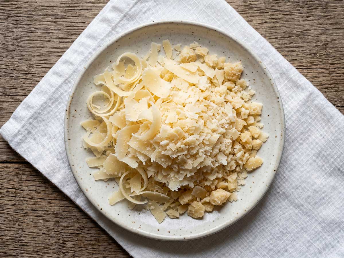 Parmezaanse kaas raspen