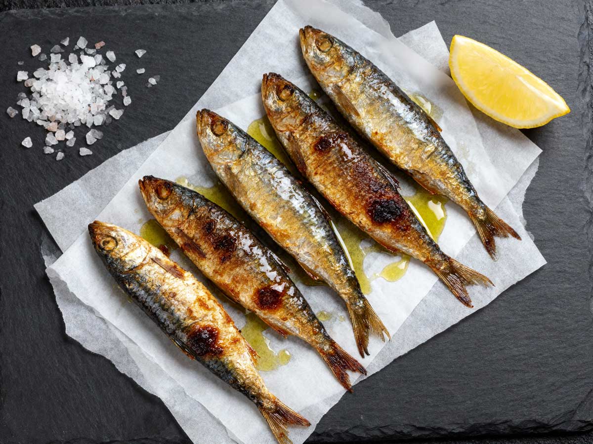 Sardientjes bakken in een stevige koekenpan