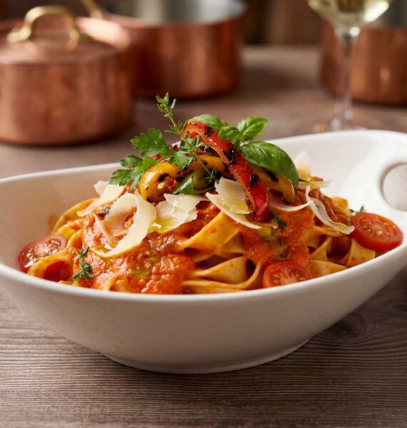 Tagliatelle met paprikasaus maken