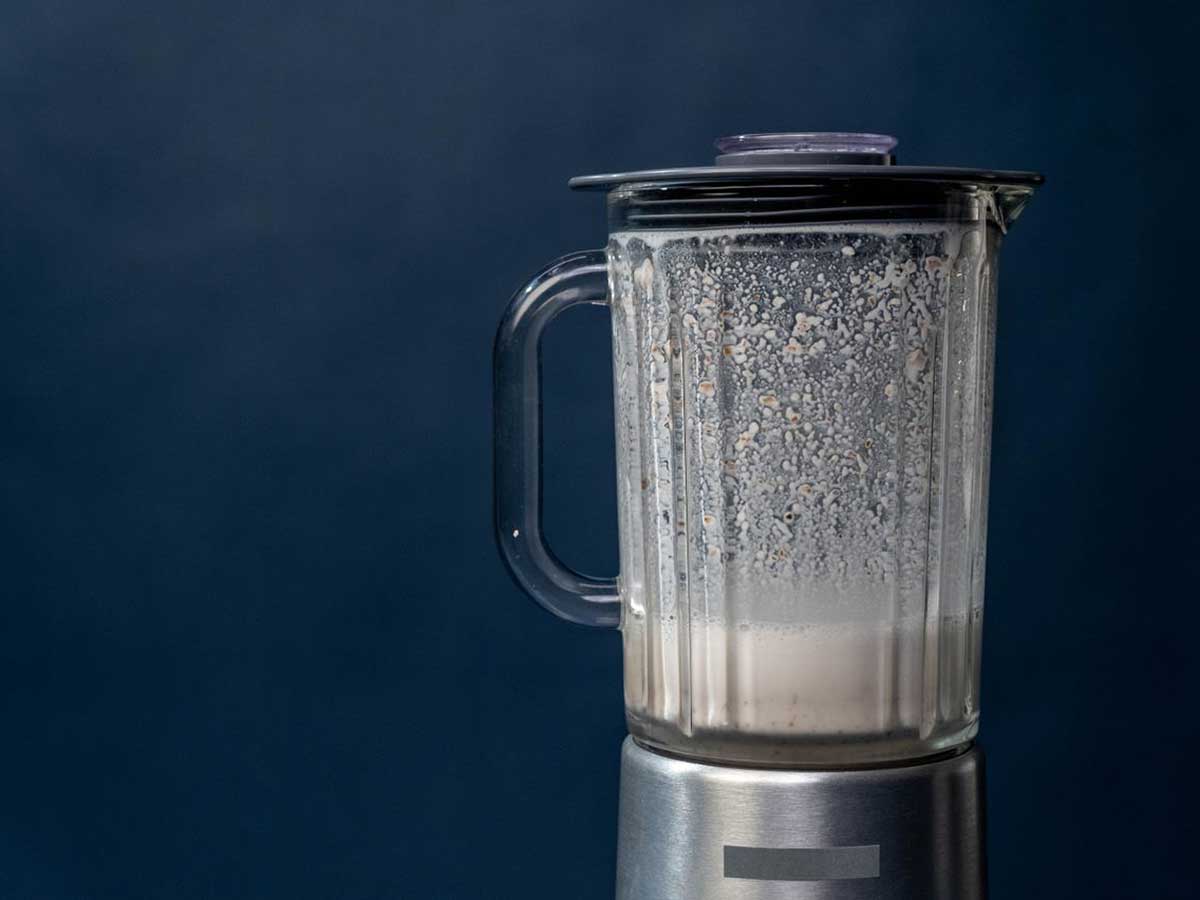 Een blender die straks schoongemaakt moet worden.