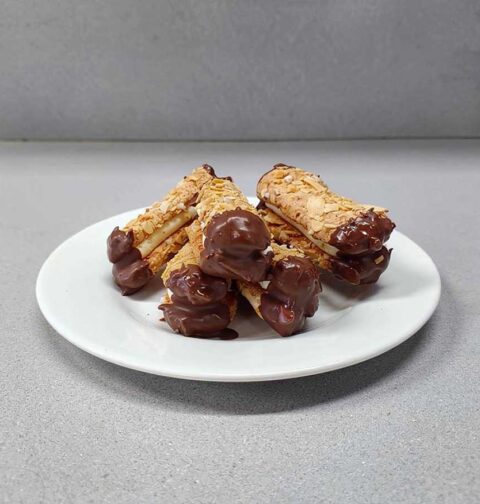 5 zelfgebakken bokkepootjes op een bordje.