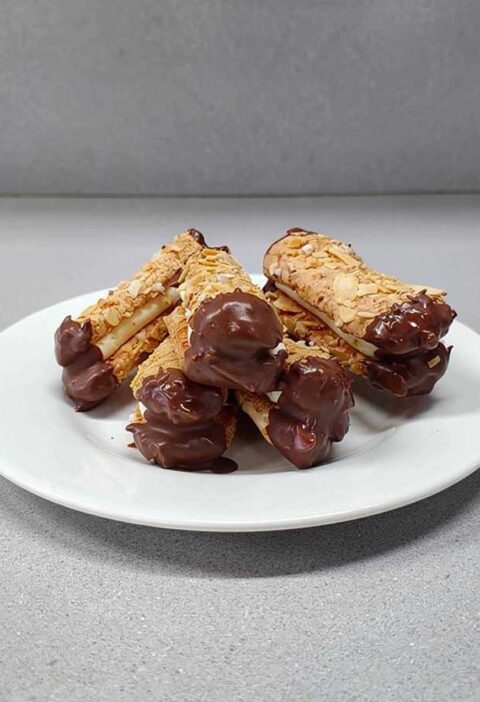 5 zelfgebakken bokkepootjes op een bordje.