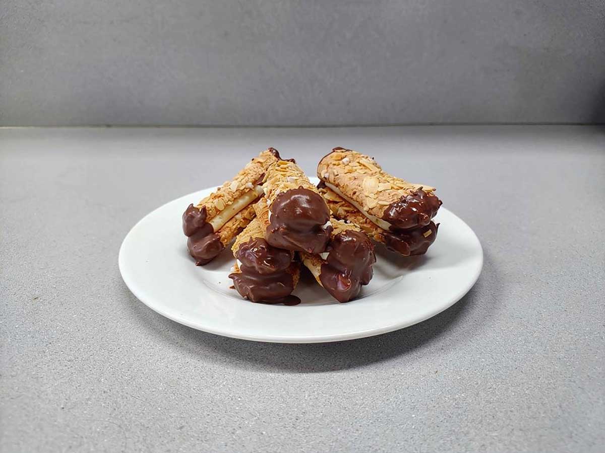 5 zelfgebakken bokkepootjes op een bordje.