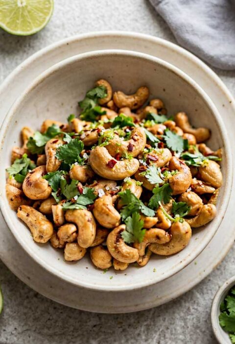 Cashewnoten roosteren in een koekenpan, geen olie of boter