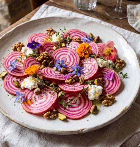 Chioggia bie koken in een gewone pan op een middelhoog vuur