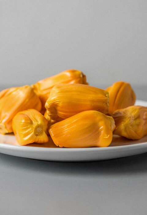 De biienkant van een jackfruit, klaar om te bakken.