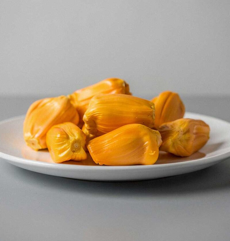 De biienkant van een jackfruit, klaar om te bakken.