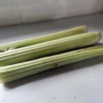 Gevulde courgette met kip, tomaten en olijven