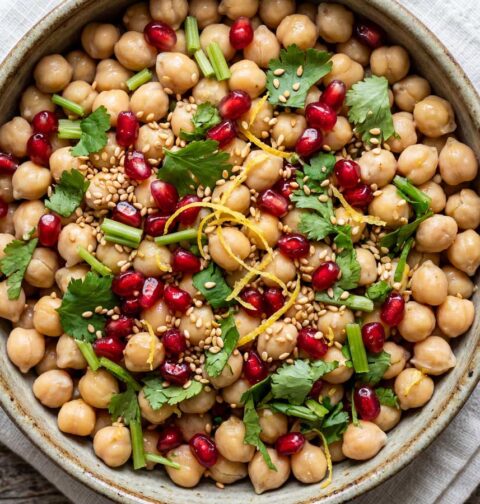 Kikkererwten koken in een ruime pan