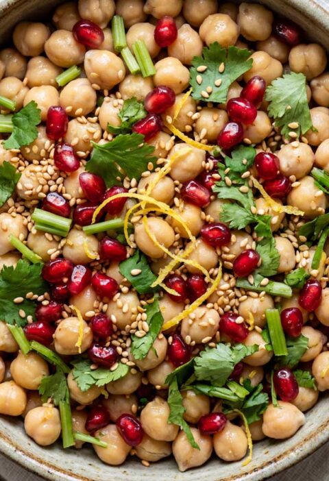Kikkererwten koken in een ruime pan