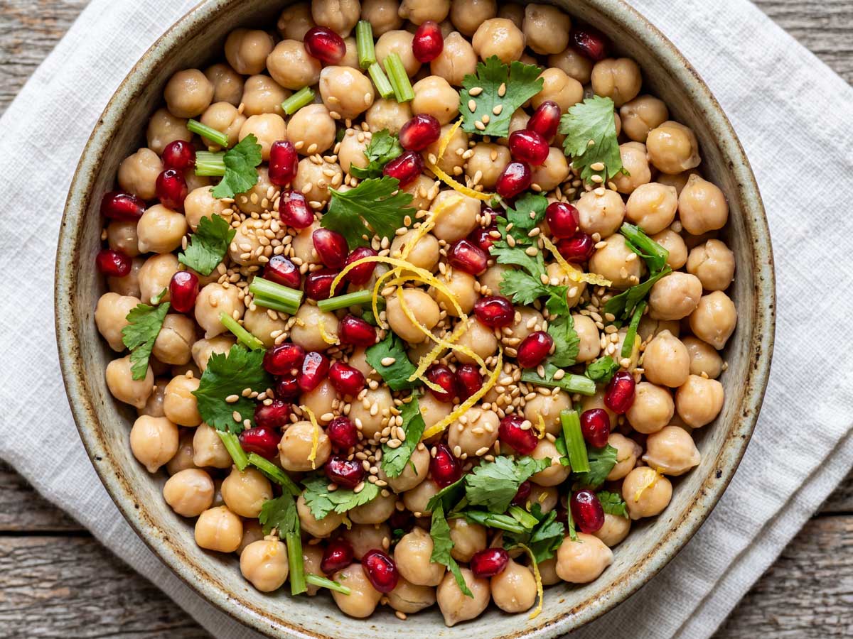 Kikkererwten koken in een ruime pan