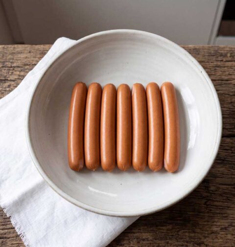 Knakworst opwarmen in een pan
