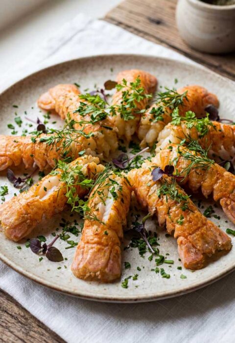 Langoustines bakken in een koekenpan met dikke bodem, zoals Wilhelmus Hengstmengel dat doet