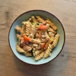 Hoe zalmtartaar van gerookte zalm in een bakje maken?
