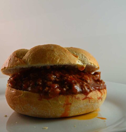 Een simpel broodje met sloppy joe erop, eten uit de hand mag