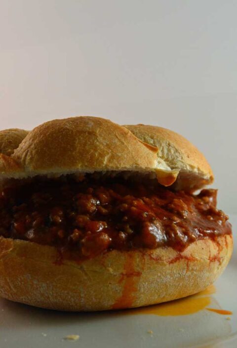 Een simpel broodje met sloppy joe erop, eten uit de hand mag
