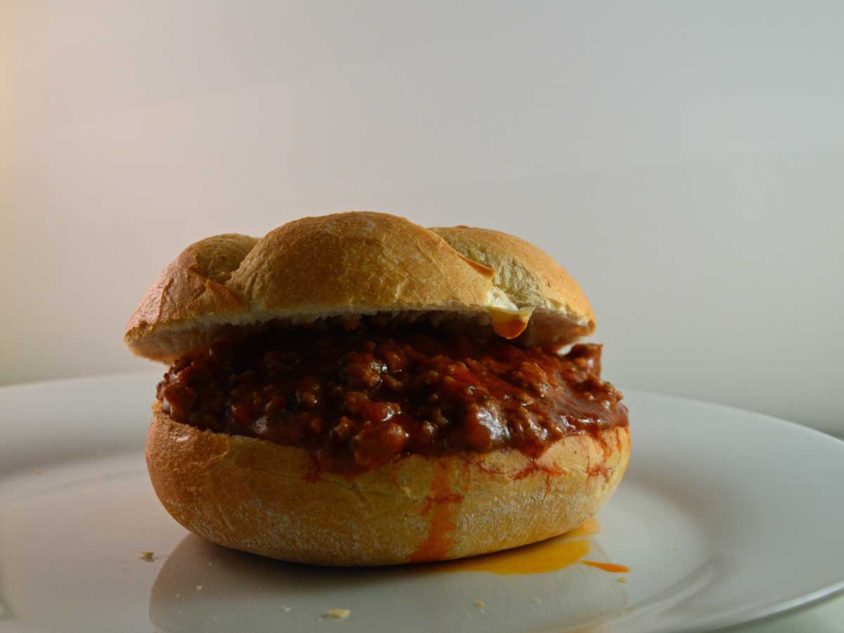 Een simpel broodje met sloppy joe erop, eten uit de hand mag
