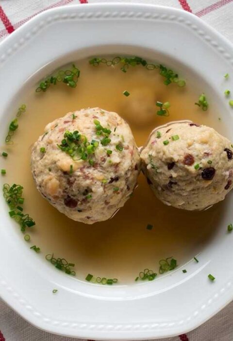 Een van mijn favoriete gerechten: Speckknödelsuppe met 2 speckknödels.