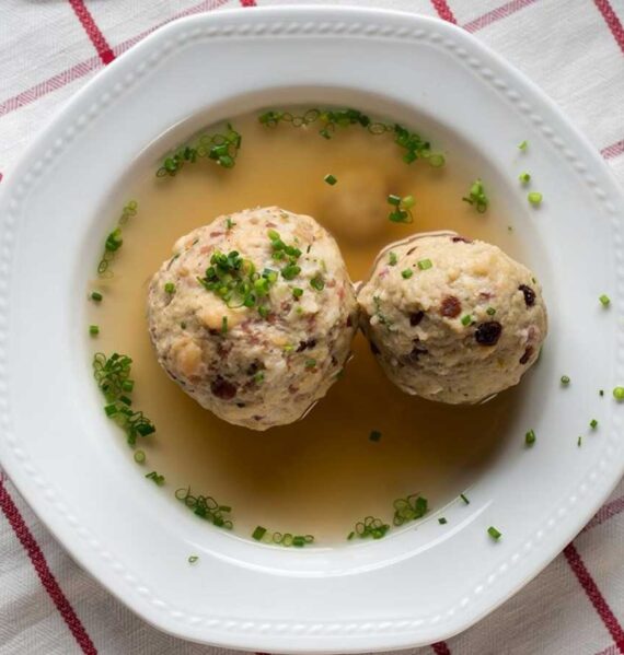 Een van mijn favoriete gerechten: Speckknödelsuppe met 2 speckknödels.