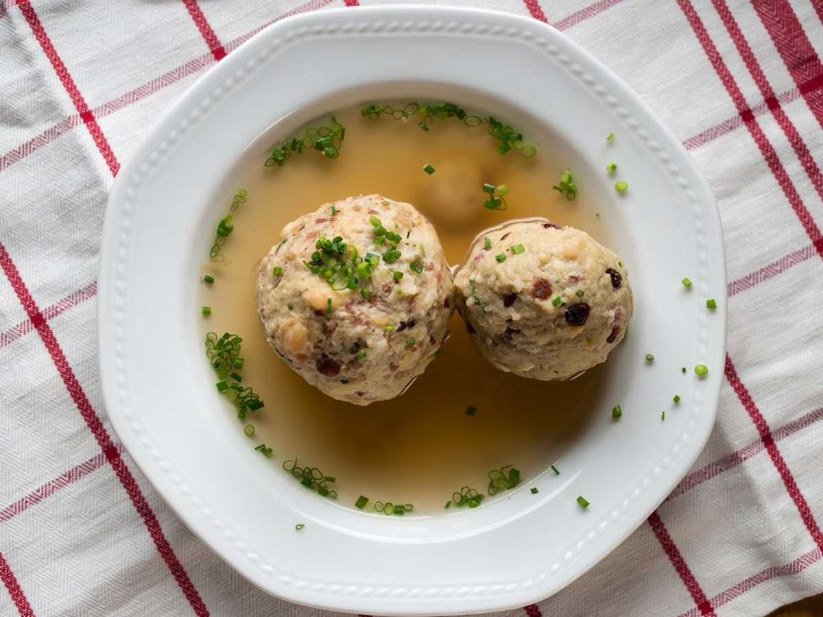 Een van mijn favoriete gerechten: Speckknödelsuppe met 2 speckknödels.