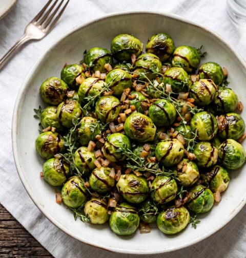 Spruitjes koken in een gewone pan met ruim water