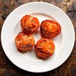 Rechthoekige pizza kebab met zelfgemaakte gehaktkebab