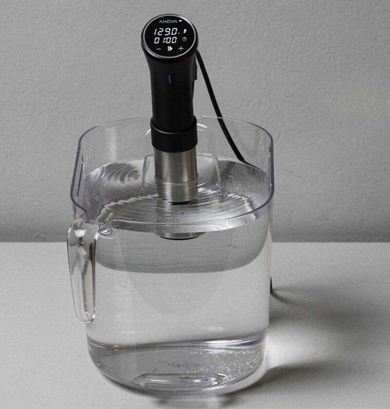 Dit sous-vide-apparaat is aan het voorverwarmen.