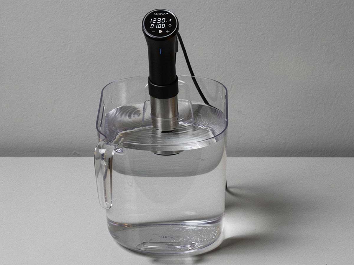 Dit sous-vide-apparaat is aan het voorverwarmen.