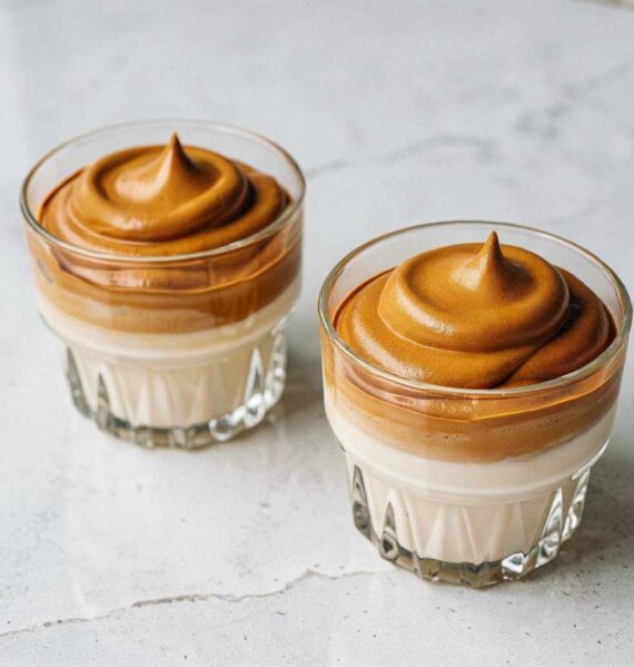 Zelf Dalgona koffie maken? Het simpele recept voor ijskoffie