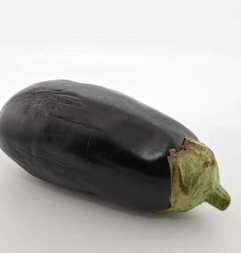 Een aubergine die al ouderdomsverschijnselen heeft, maar die ook nog lekker kan zijn.